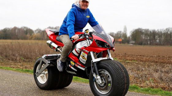 North Pole Yamaha R1